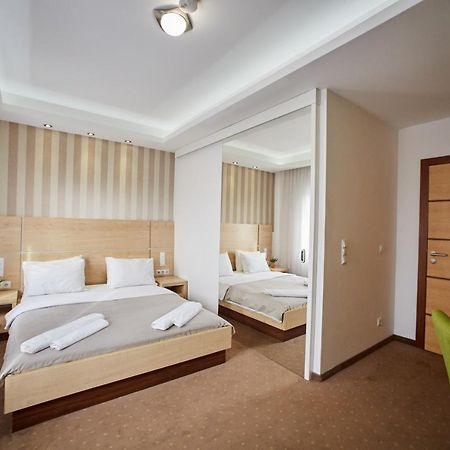 Laurus Motel Airport Tuzla Zivinice ภายนอก รูปภาพ