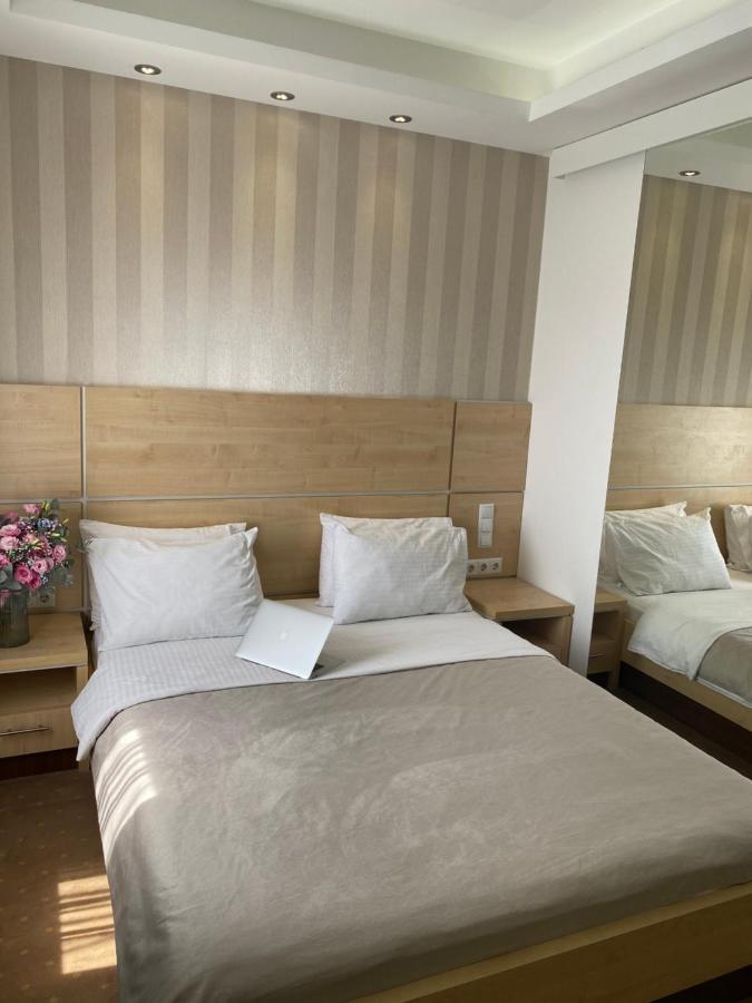 Laurus Motel Airport Tuzla Zivinice ภายนอก รูปภาพ