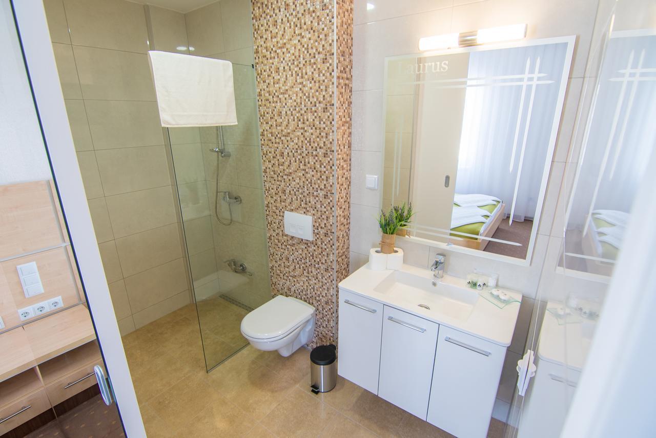 Laurus Motel Airport Tuzla Zivinice ภายนอก รูปภาพ