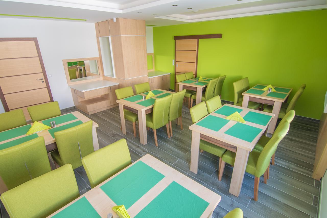 Laurus Motel Airport Tuzla Zivinice ภายนอก รูปภาพ
